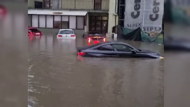 Craiova, sub ape după o ploaie torențială. Străzile au devenit în scurt timp lacuri