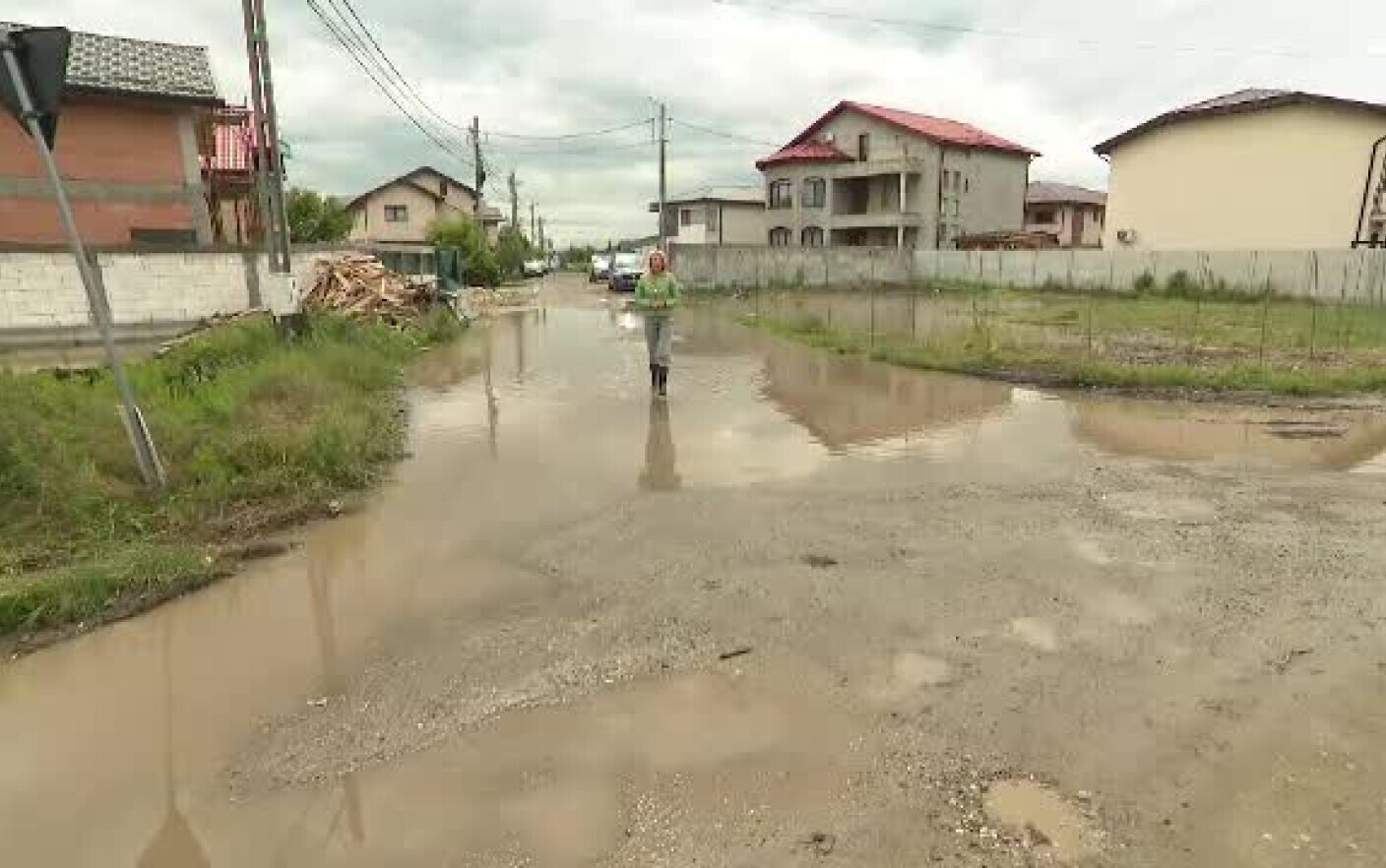 Orasul cu 60.000 de locuitori, la 10 km de Bucuresti, care devine mlastina la fiecare ploaie serioasa