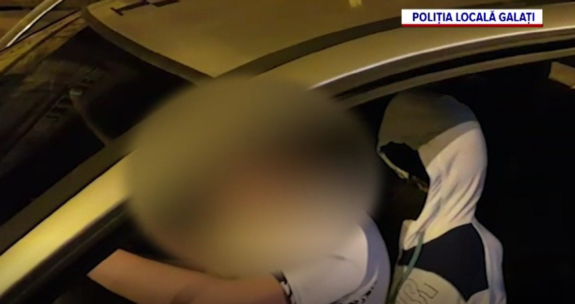 Reacția unei șoferițe după ce a fost prinsă băută la volan, fără permis și cu doi copii în mașină