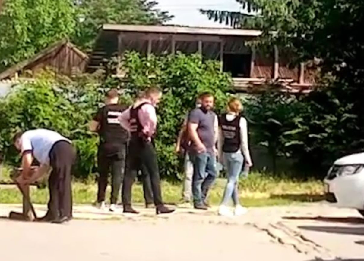 Percheziții pentru fraude electorale. S-au furat sacii cu buletine de vot din Judecătoria Mizil