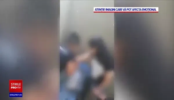 Mama fetei care a fost lovită într-un liceu din Timișoara face dezvăluiri șocante: ”I-au dat foc cu bricheta”