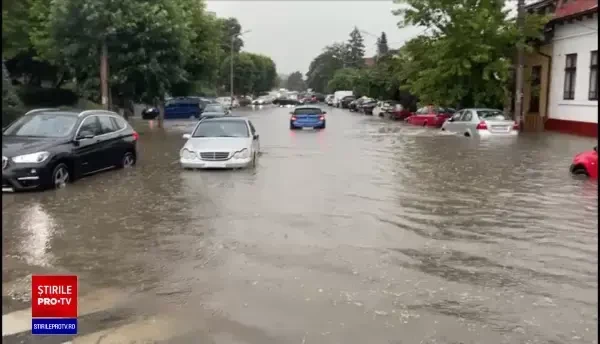 Craiova, sub ape după o ploaie torențială. Străzile au devenit în scurt timp lacuri