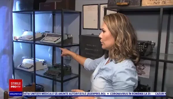 Un adolescent din Florida a strâns zeci de mii de dolari restaurând mașini de scris