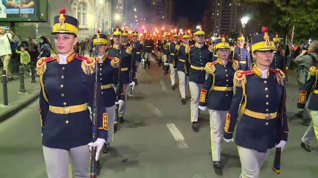 Defilare impresionantă la finalul ceremoniilor dedicate ”Zilei Eroilor”: ”Mi s-a ridicat părul pe mâini. Mi-a plăcut”