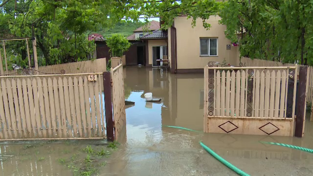 Ploile au făcut prăpăd în mai multe zone din țară: ”A fost prăpădul lumii. A plouat cum n-am văzut niciodată până acum”