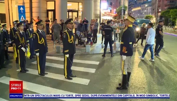 Defilare impresionantă la finalul ceremoniilor dedicate ”Zilei Eroilor”: ”Mi s-a ridicat părul pe mâini. Mi-a plăcut”