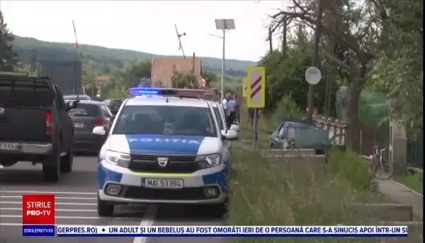 Un șofer fără permis a murit, după ce a intrat într-un podeț din beton. Ar fi circulat cu o mașină furată
