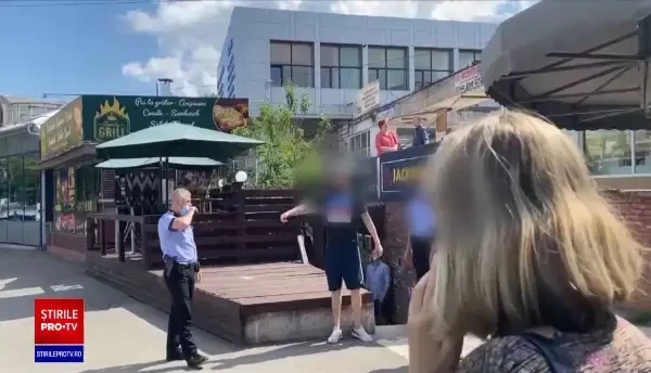 Polițiști locali din Galați, luați la palme și umiliți de un scandalagiu. ”Uite aici: pam, pam, pam și-am plecat!”