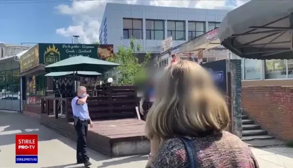 Polițiști locali din Galați, luați la palme și umiliți de un scandalagiu. ”Uite aici: pam, pam, pam și-am plecat!”