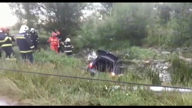 Un tânăr din Olt a murit după ce a căzut cu mașina într- un canal de apă