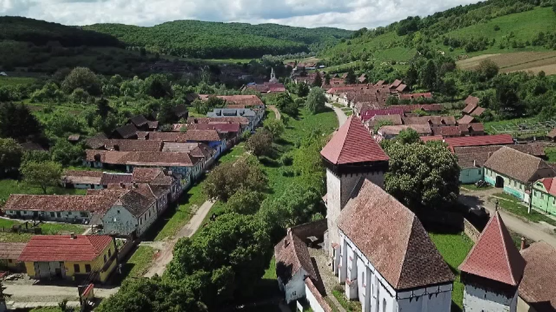 Locurile perfecte pentru o evadare departe de agitaţia oraşelor: satele Stejărișu şi Movile din județul Sibiu