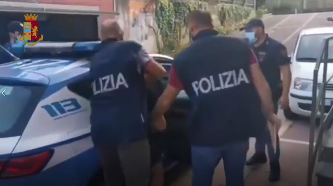 Poliţia italiană a arestat un cetăţean român în cazul migranţilor vietnamezi morţi în Anglia