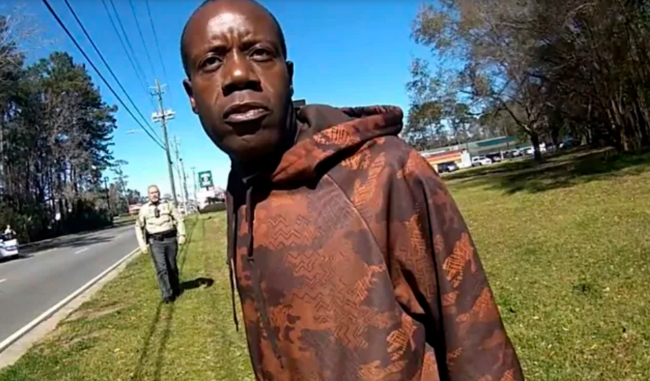 Ar putea primi 350.000 de dolari, după ce un polițist l-a confundat cu un alt bărbat