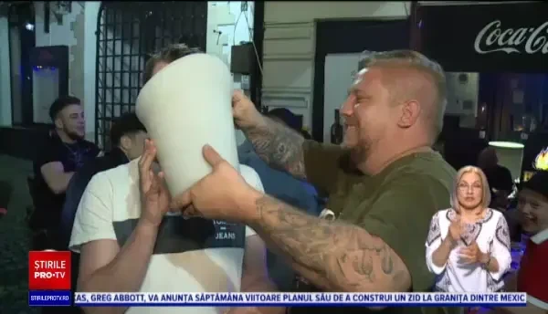 EURO 2020. Suporterii străini, încântați de Centrul Vechi: ”Minunată viața de noapte, bere bună”