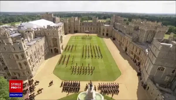 Regina Elisabeta a II-a a tăiat un tort cu o sabie. Ce le-a spus celor prezenți încât a stârnit hohote de râs