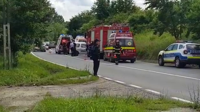 Un tânăr de 17 ani a fost lovit de tren, în Dâmbovița. A fost rănit grav la ambele picioare