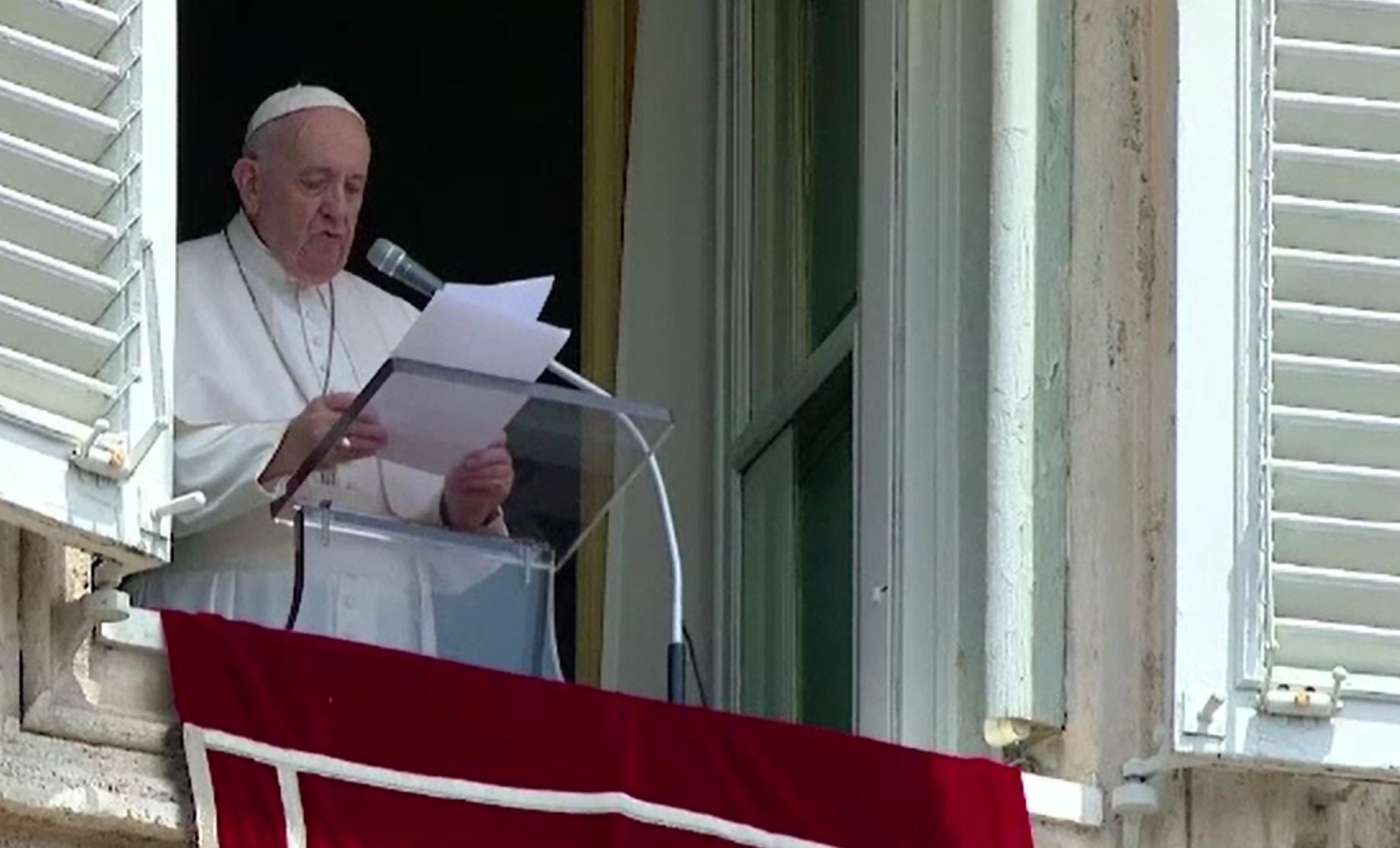 Papa Francisc, îngrijorat de situația migranților care traversează Mediterana. ”A devenit cel mai mare cimitir din Europa”