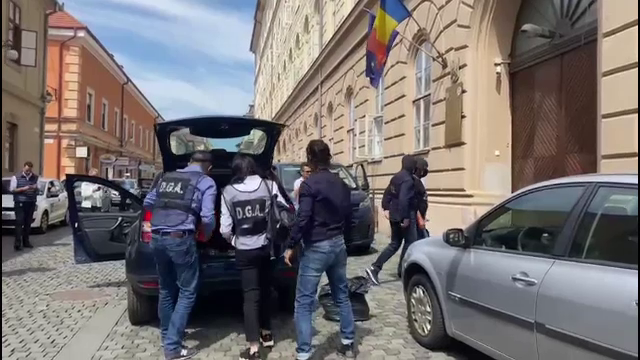 Zece polițiști șpăgari, săltați de DNA la un curs fictiv anticorupție. Cum primeau banii