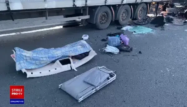 Accident grav în zona localităţii Nădlac, judeţul Arad - o persoană a decedat şi alte 16 au fost rănite