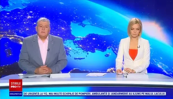 Un bărbat a fost grav rănit după ce a intrat cu mașina într-un stâlp de electricitate