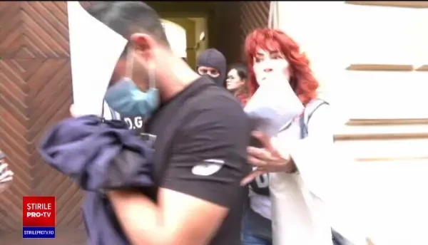 Zece polițiști de la Înmatriculări Auto Timișoara, reținuți după ce au luat șpagă de sute de ori