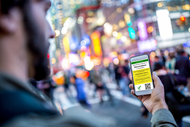 Condiţionarea participării la evenimente de vaccinarea COVID-19, considerată discriminatorie de Curtea de Apel Cluj