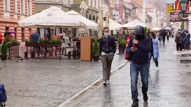 Iarnă în mijlocul lui iunie. Românii fac și acum focul în sobe