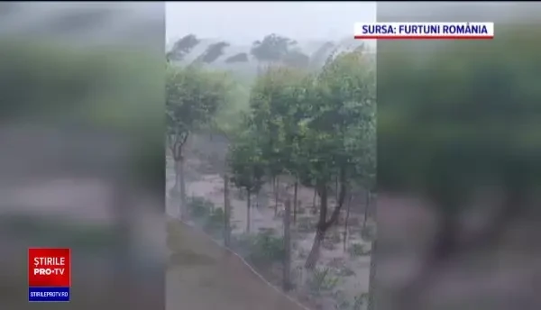 Iarnă în mijlocul lui iunie. Românii fac și acum focul în sobe