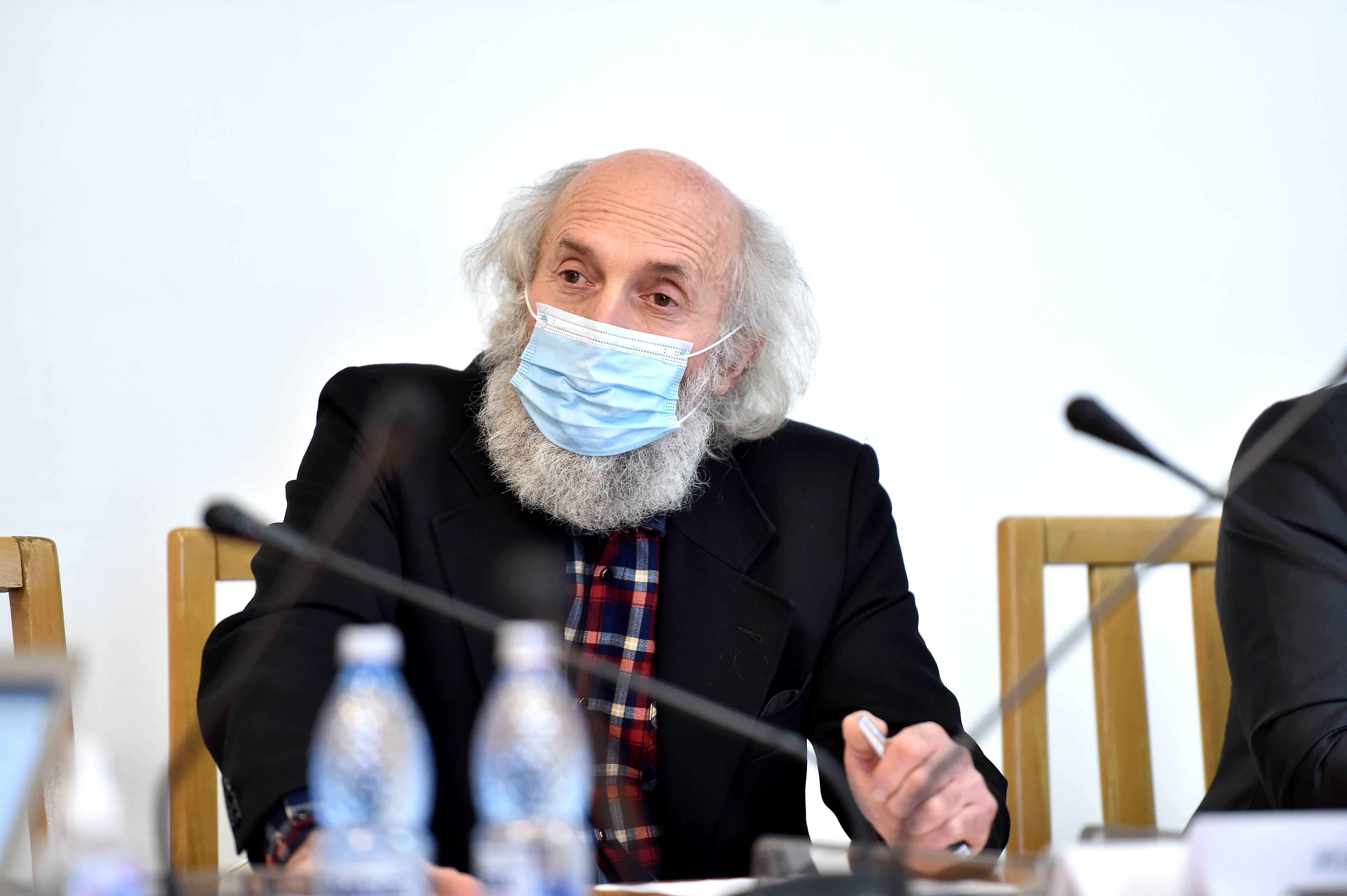 Un senator AUR a provocat râsete în plen: ”Când sinapsele sexuale se dezvoltă, creierul nu mai este apt pentru studiu”