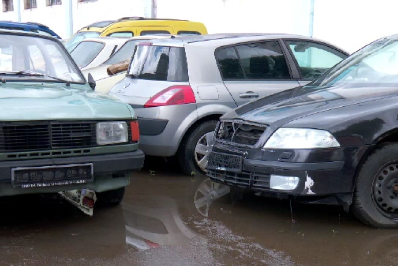 Bani în schimbul mașinilor mai vechi de 15 ani. Ministrul Mediului se gândește și la un sistem de supra-impozitare