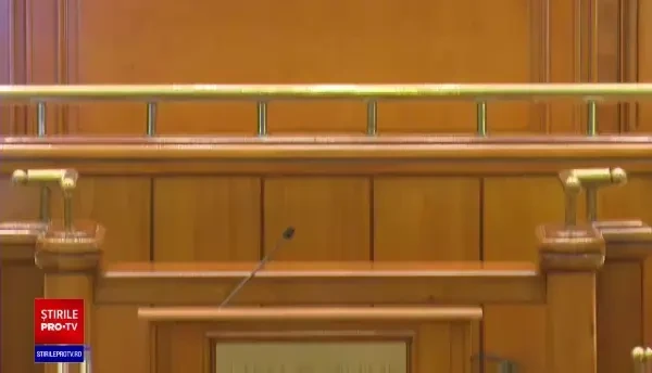 Șoșoacă a făcut, din nou, circ în Parlament: ”Fiți puțin respectuos, domnule Orban”