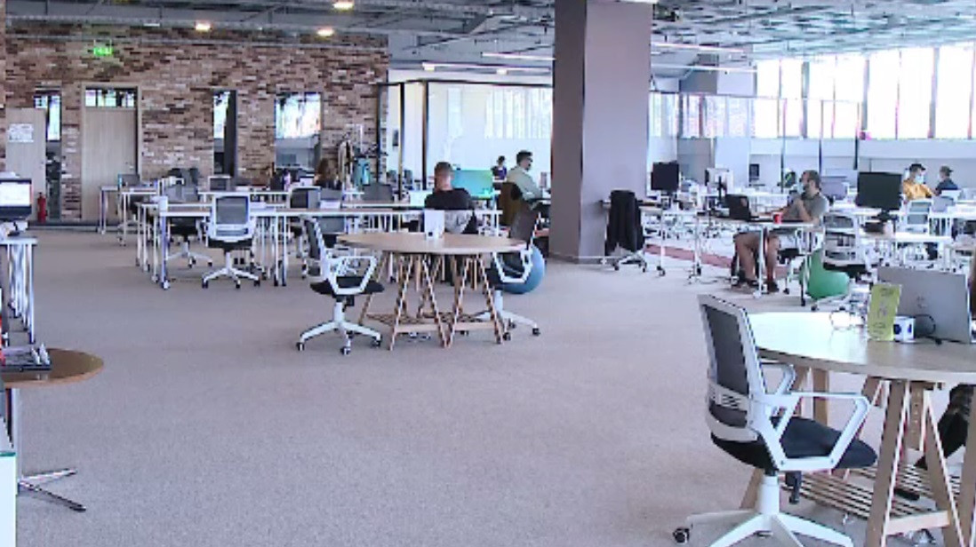 Spațiile de co-working câștigă rapid teren în România – ce avantaje oferă față de un birou normal