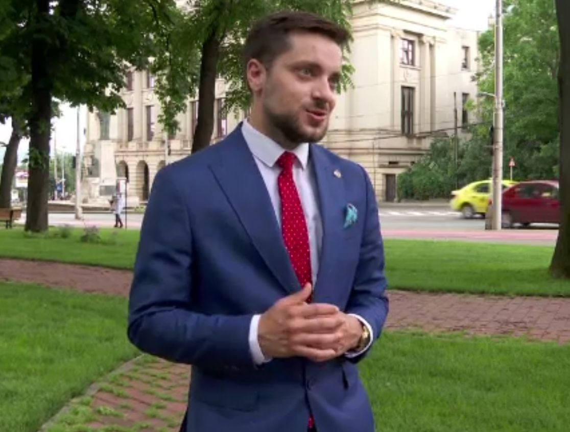 Amenzi pentru profesorii care cer bani părinților. Un deputat USR a depus un proiect de lege în Parlament