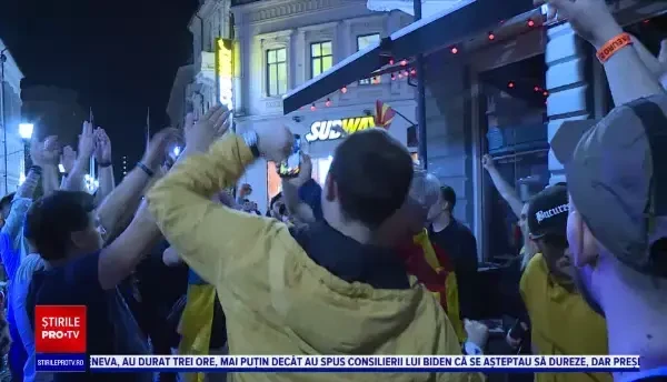 Duelul Ucraina - Macedonia de Nord s-a dat deja între suporteri, care au împânzit terasele din Centrul Vechi