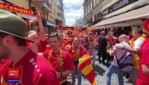 Suporterii Macedoniei de Nord au invadat Centrul Vechi al Capitalei
