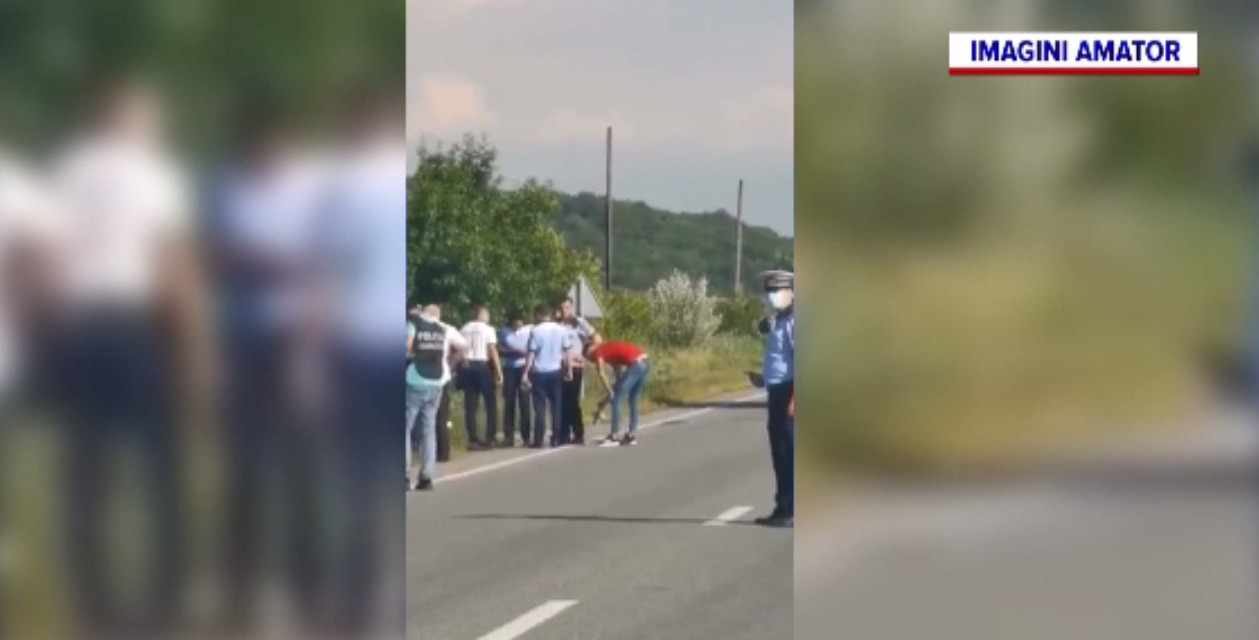 O șoferiță a intrat într-un cap de pod și a murit pe loc. În mașină erau și fetele sale