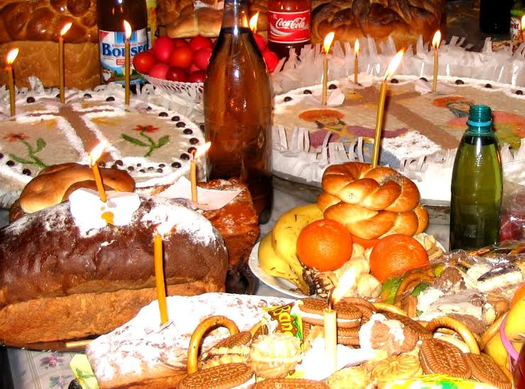 Moșii de vară 2024: Tradiții și obiceiuri de Sâmbăta Morților. Ce se pune în pachetele de pomană