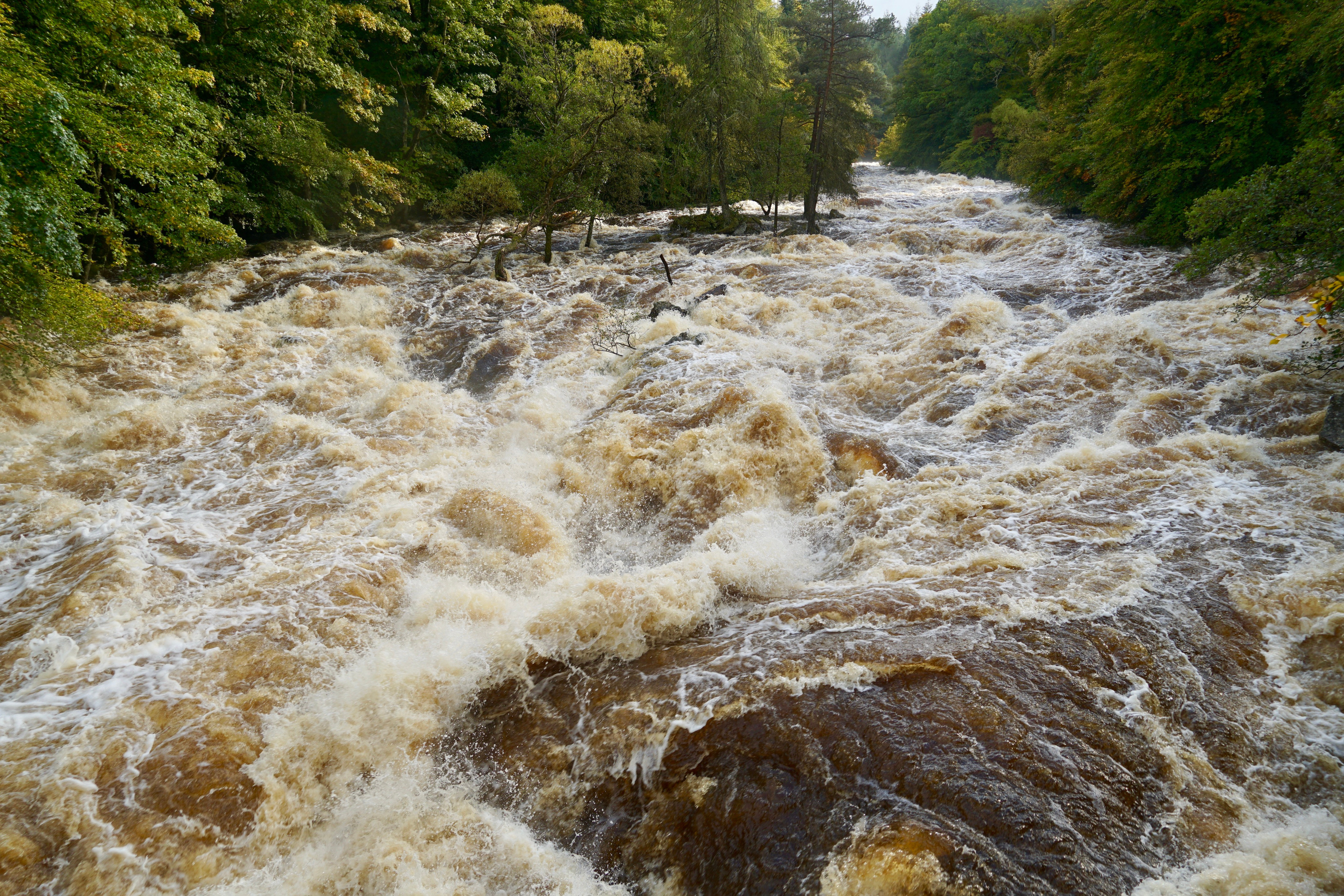 Cod portocaliu şi galben de viituri pe râuri. Unde și până când sunt valabile