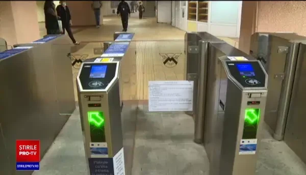 Incident la metrou. Călătorii au fost evacuați după ce Piața Victoriei a fost invadată de fum