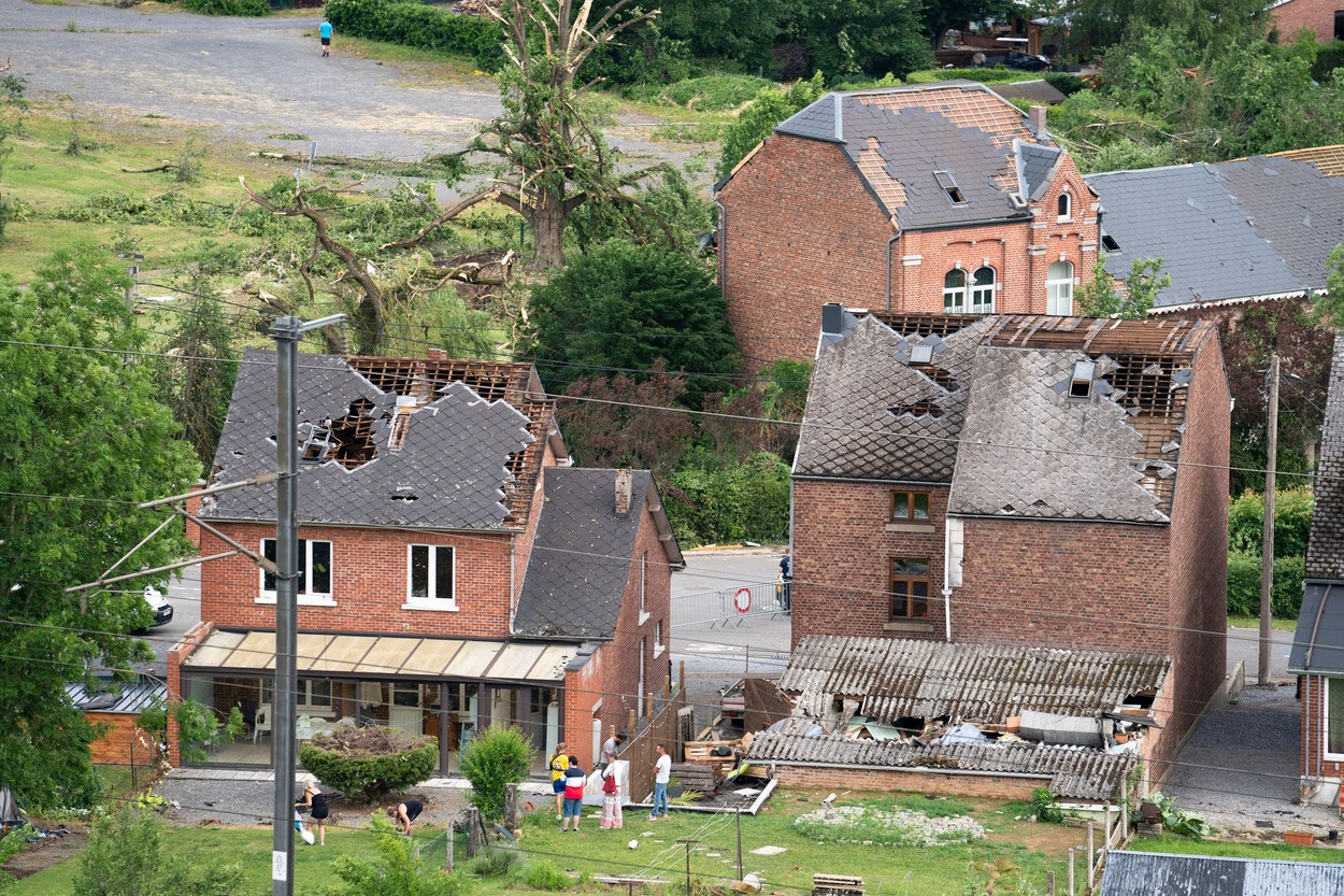 O tornadă a distrus zeci de clădiri în Belgia și a rănit 17 persoane