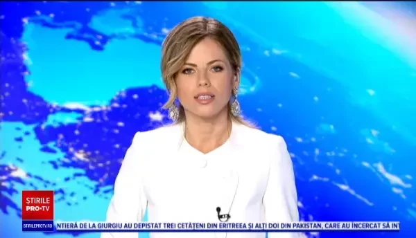 O căprioară blocată între gratiile unui gard din SUA, salvată de un polițist. VIDEO