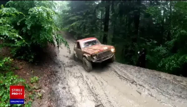 Ultimele clipe din viața pilotului Adrian Cernea, luat de șuvoaie. Cum a reușit să se salveze copilotul Alex Tache