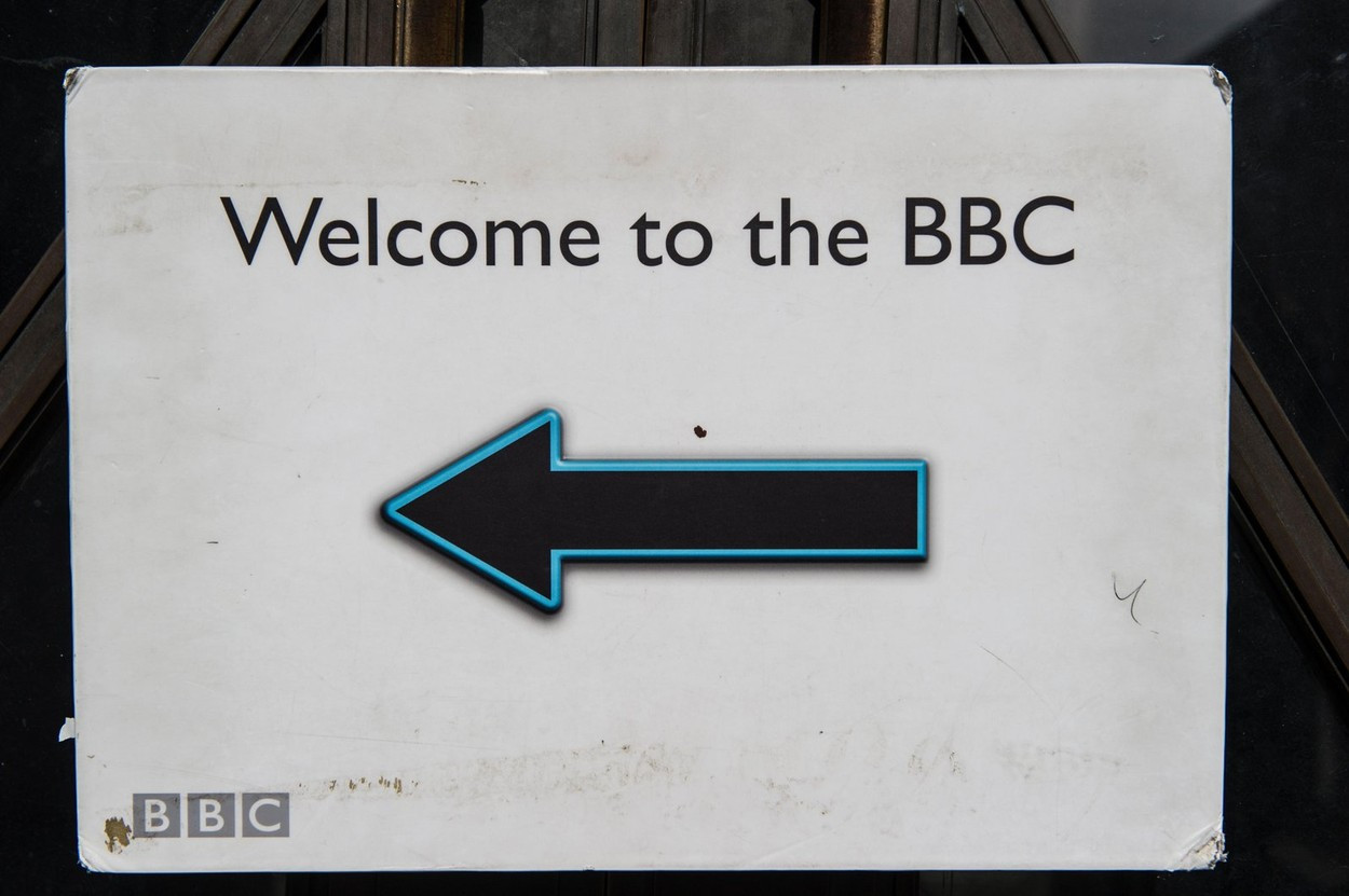 BBC a interzis persoanelor albe să aplice pentru un loc de muncă plătit cu 18.000 de lire pe an