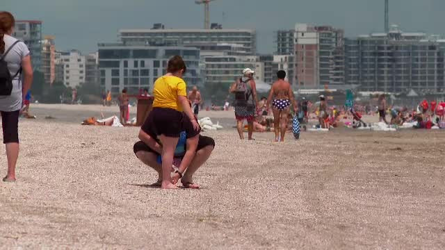 Plaja din Mamaia a fost extinsă, dar turiștii sunt nemulțumiți: nisipul nu mai este fin