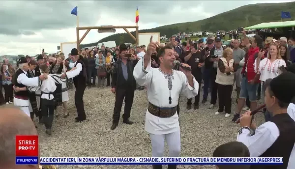 Stâna de pe Transalpina a prins ieri din nou viață, după ce anul trecut a fost incendiată