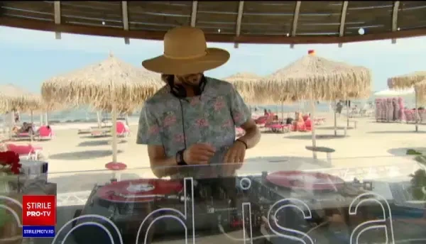 Cum s-au distrat românii în ziua de Rusalii. Unii turiști de pe litoral s-au aruncat în valurile mării