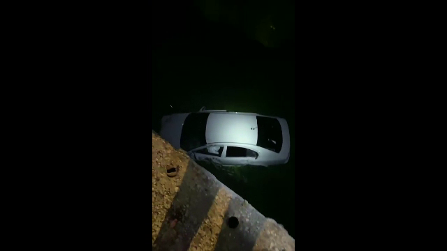 Un șofer s-a prăbușit de pe un pod din Dâmbovița. Ce făcea la volan