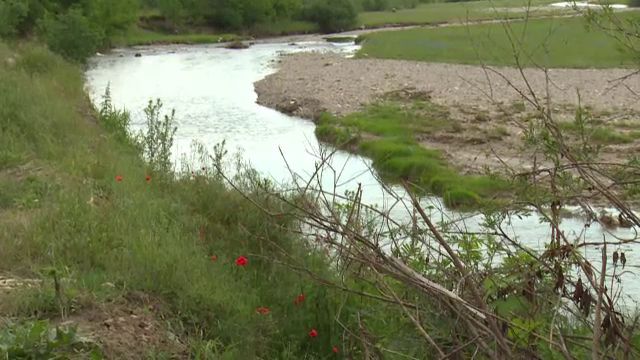 Situație revoltătoare într-un sat din Dâmbovița. Localnicii s-ar fi branșat ilegal la rețeaua de canalizare