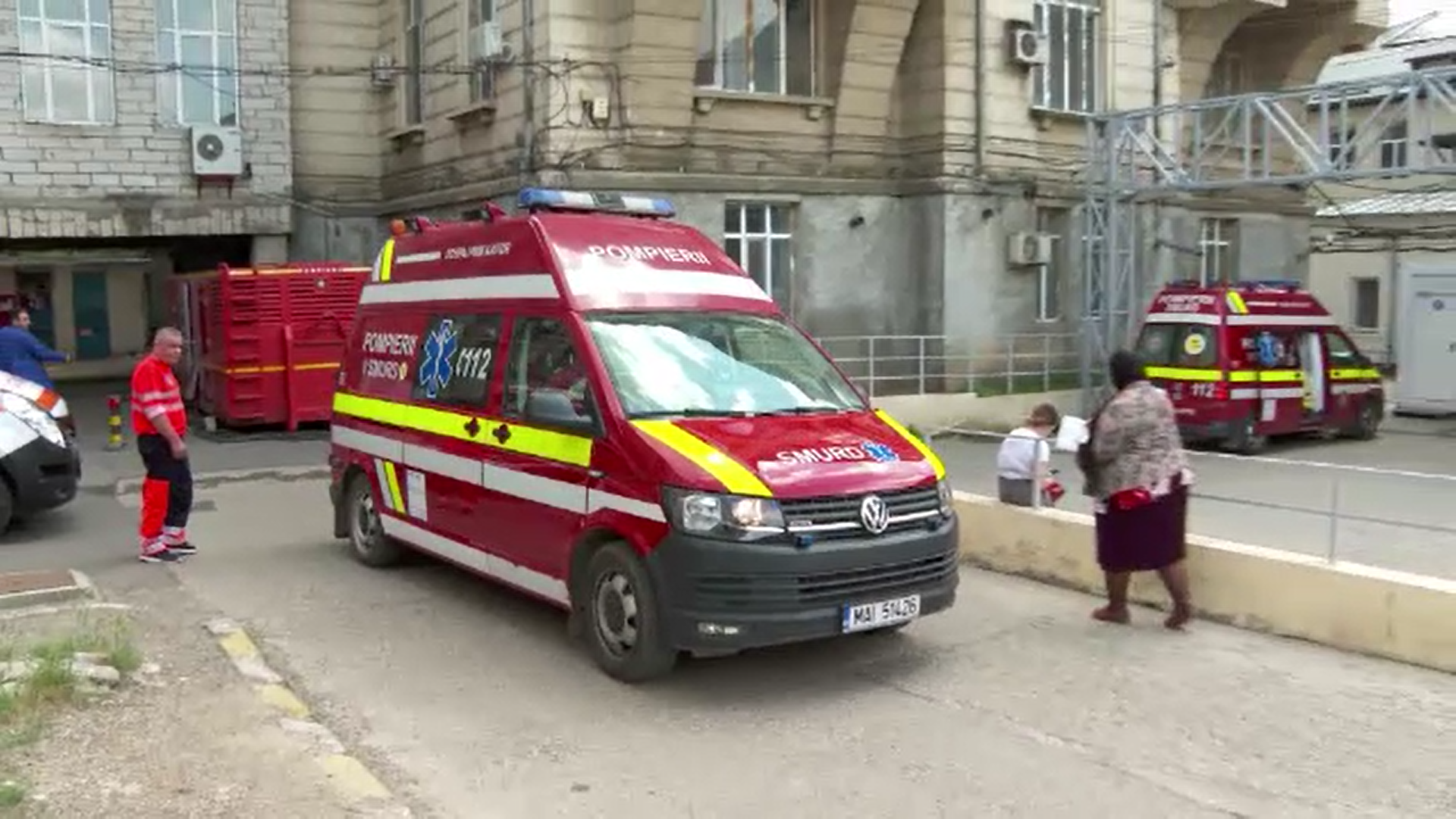 O avocată de 26 de ani, însărcinată, a murit după ce a căzut de la etajul 6, în blocul iubitului ei