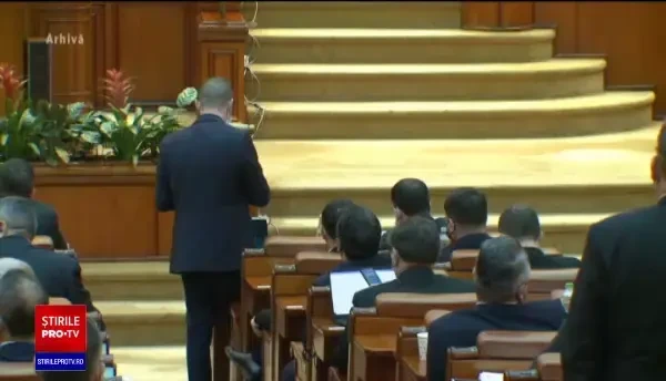 Sute de foști demnitari, supărați că nu mai primesc pensii speciale. Cum încearcă să le recâștige în justiție